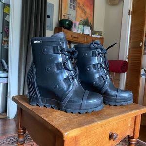 Women’s Black SOREL Lace Up Rubber Wedge Ankle Boots Size 8.